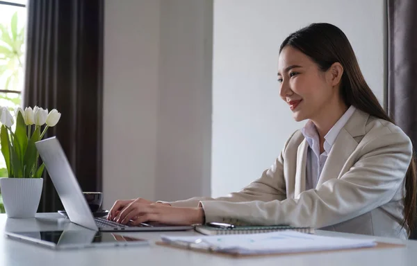 Millennial Asian Businesswoman Using Laptop Working Financial Document Office — Foto de Stock