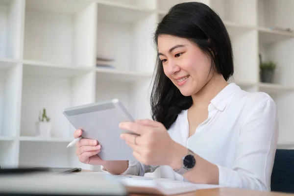 Attractive Young Businesswoman Sitting Modern Office Using Digital Tablet — 图库照片