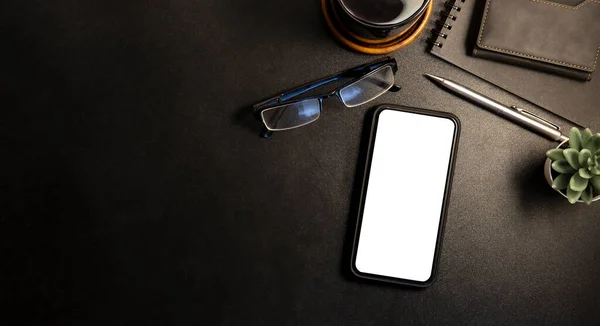 Smart Telefon Med Vit Tom Skärm Glasögon Anteckningsbok Och Kaffekopp — Stockfoto