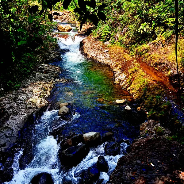 Foto Del Flujo Natural Del Río Del Bosque Tropical Sumatra — Foto de Stock