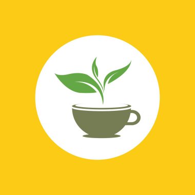 Sarı arka planda bir fincan yeşil çay yaprağı