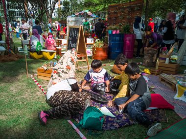 Selangor, Malezya - 8 Aralık 2019: Majlis Perbandaran Kajang tarafından takip edilecek geri dönüşümlü eşya ve fikirlerin sergilendiği olay. Çevreye önem vermek.