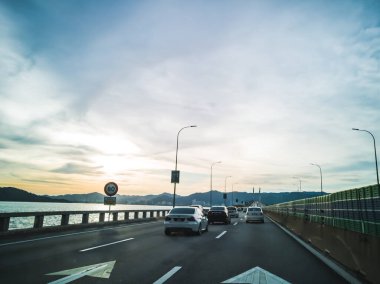 Penang Adası 'ndaki George Town ile Malezya' daki Seberang Prai 'yi Malacca Boğazı' na bağlayan köprü..