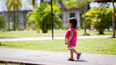 Parktaki Asyalı tatlı kız..