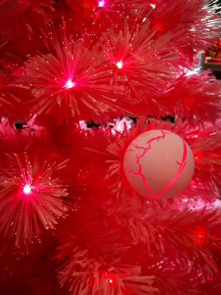 Primer Plano Del Árbol Navidad Decorado Con Luces Led — Foto de Stock