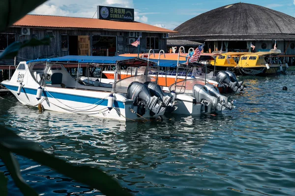 Semporna Maleisië November 2019 Boten Buurt Van Havenstad Een Zonnige — Stockfoto