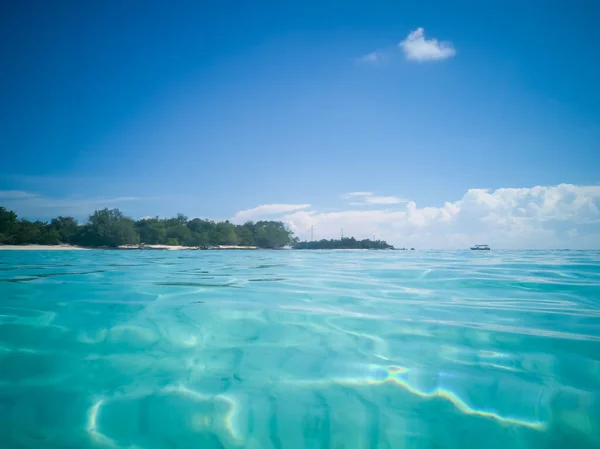 Large Panorama Mer Contre Ciel Sur Île Tropicale Semporna Bornéo — Photo