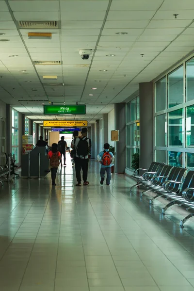 Tawau Malasia Noviembre 2019 Personas Caminando Pequeño Aeropuerto Tawau Llegada — Foto de Stock