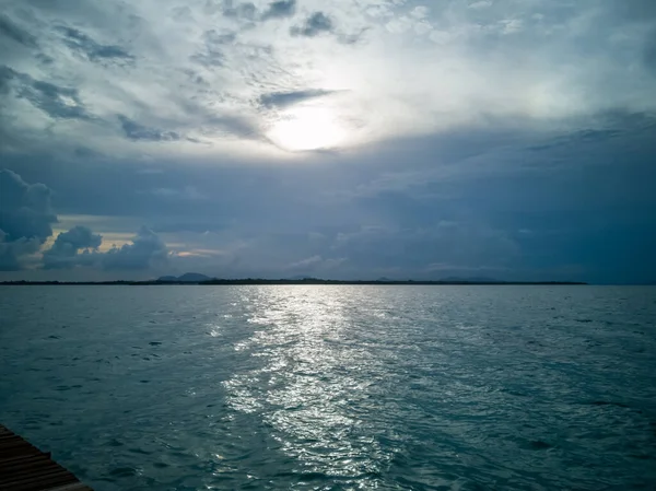 Amplo Panorama Mar Contra Céu Ilha Tropical Semporna Bornéu Sabah — Fotografia de Stock