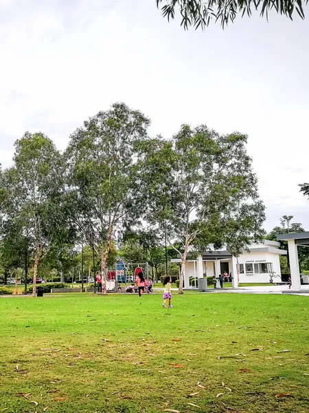 Nilai Μαλαισία Νοεμβρίου 2019 Παιδιά Τρέχουν Και Παίζουν Στο Πάρκο — Φωτογραφία Αρχείου