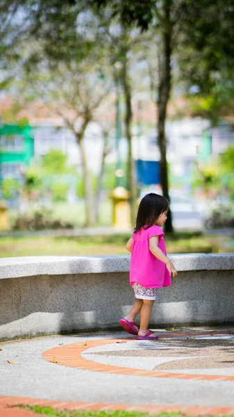 Parktaki Asyalı tatlı kız..