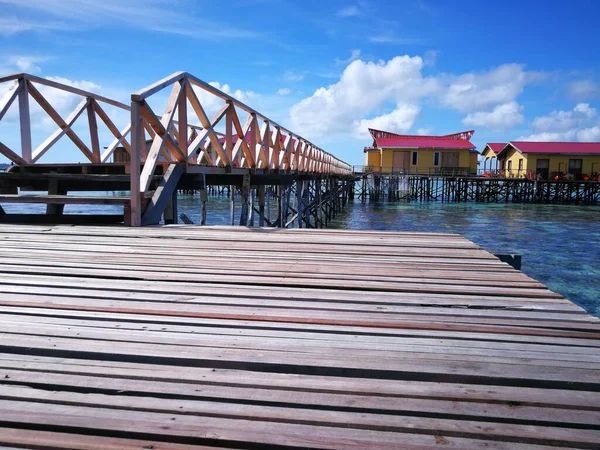 Ponte Sul Molo Legno Passerella Verso Mare Acqua Mare Pulita — Foto Stock