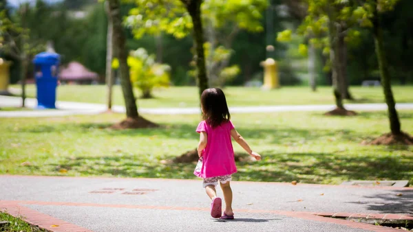 Parktaki Asyalı tatlı kız..
