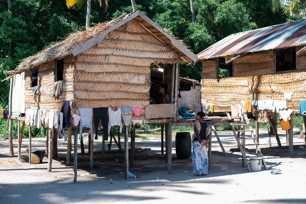 Sibuan, Malezya - 26 Kasım 2019: Sibuan Adası 'ndaki Bajau Laut köyü, Semporna, Sabah