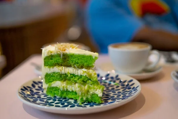 Une Tranche Gâteau Chocolat Sur Assiette Gâteau Gula Melaka Couleur — Photo