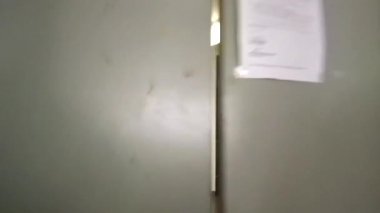 Bangi, Malezya - 8 Haziran 2021 POV Putra1 apartmanının asansör lobisine giriyor.