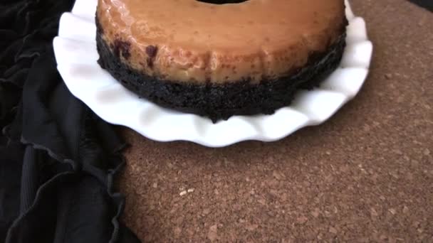 Caramel Coffee Cake Mirror Glaze Copy Space Zoom Out Slow — Stock Video