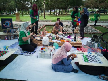 Selangor, Malezya - 8 Aralık 2019: Majlis Perbandaran Kajang tarafından takip edilecek geri dönüşümlü eşya ve fikirlerin sergilendiği olay. Çevreye önem vermek.