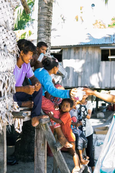 Sibuan, Malezya - 26 Kasım 2019: Bajau Laut halkı Sibuan adasındaki köylerinde, ASemporna. Adadaki köylerde yaşıyorlar..