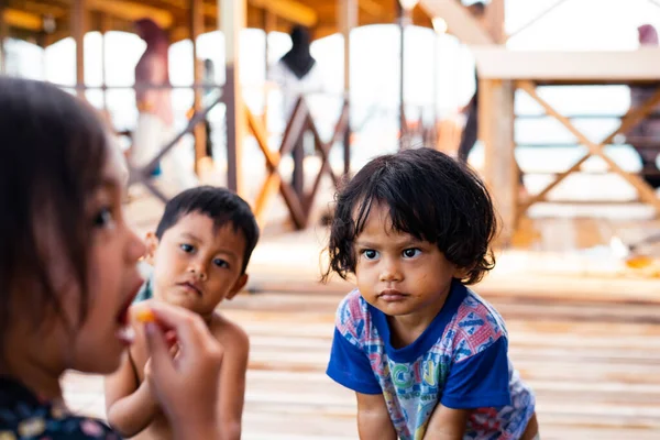 Semporna Malaisie Novembre 2019 Des Enfants Jouent Ensemble Chalet Aquatique — Photo