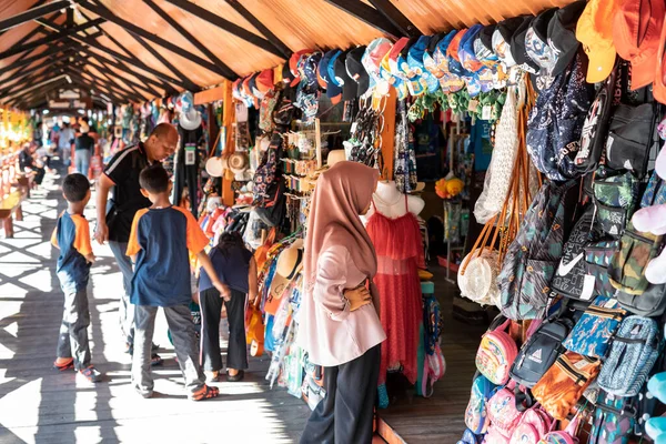 Semporna Malezya Kasım 2019 Yerel Halk Ejderha Hanı Yakınlarındaki Turistlere — Stok fotoğraf
