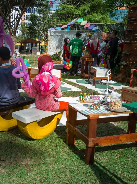 Selangor, Malezya - 8 Aralık 2019: Majlis Perbandaran Kajang tarafından takip edilecek geri dönüşümlü eşya ve fikirlerin sergilendiği olay. Çevreye önem vermek.