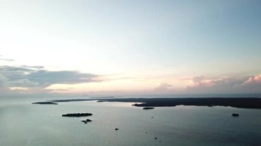 Semporna, Sabah Borneo, Malezya gün doğumunda yavaş dönen hava manzarası