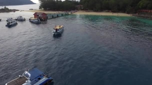 Redang Malasia Circa 2018 Vista Aérea Los Barcos Turísticos Con — Vídeos de Stock