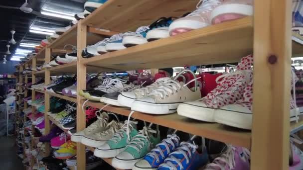 Kuala Lumpur Malásia Setembro 2021 Vários Sapatos Pré Amados Exposição — Vídeo de Stock
