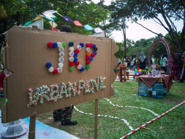 Selangor, Malezya - 8 Aralık 2019: Majlis Perbandaran Kajang tarafından takip edilecek geri dönüşümlü eşya ve fikirlerin sergilendiği olay. Çevreye önem vermek.