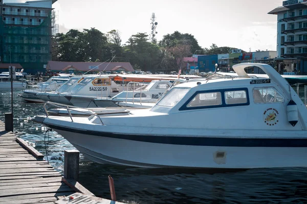 Semporna Maleisië November 2019 Boten Buurt Van Havenstad Een Zonnige — Stockfoto