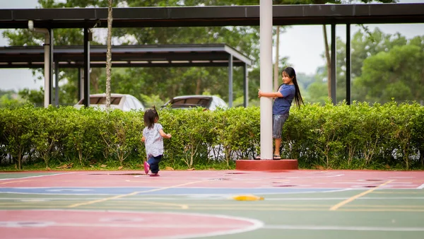 Bangi Μαλαισία Ιουλίου 2019 Παιδιά Παίζουν Χαρούμενα Στο Γήπεδο Μπάσκετ — Φωτογραφία Αρχείου
