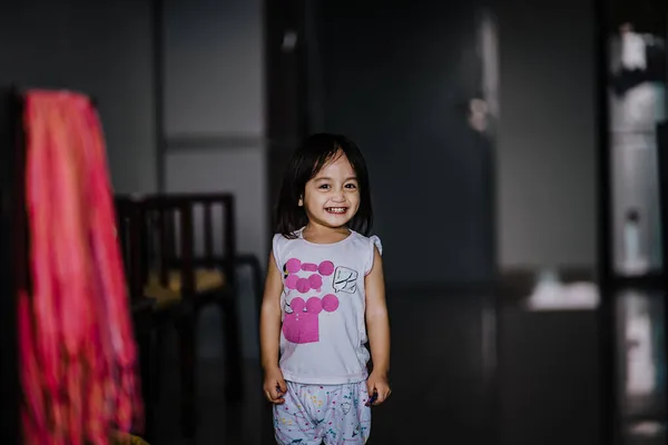 Asiático Criança Sorrindo Feliz Casa — Fotografia de Stock