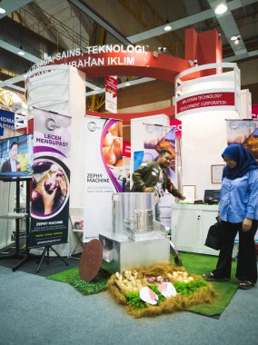 Serdang, Malezya - 30 Ağustos 2019: Minggu Usahawan Nasyonal 2019 'da soğan soymak için kullanılan Zephy makinesi..