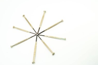 Beyaz arkaplanda izole edilmiş hassas tornavida.