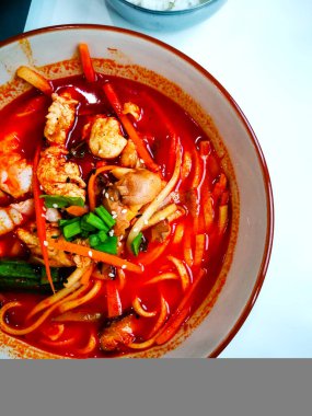 Lezzetli Asya yemeklerinin yakın görüntüsü