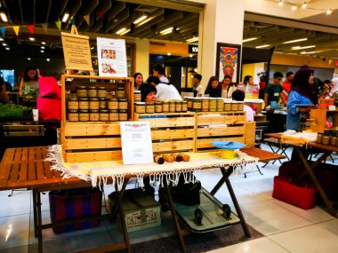 Selangor, Malezya - 24 Mart 2018: Organikler ve sıfır atık ürünleri Okul 'daki Sampah Menyampah Etkinliği' nde satılıyor, Petaling Jaya.