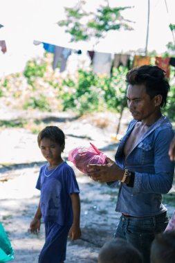 Sibuan, Malezya - 26 Kasım 2019: Bajau Laut halkı Sibuan adasındaki köylerinde, ASemporna. Adadaki köylerde yaşıyorlar..