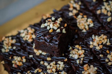 Çikolatalı Kek Brownie Squares 'in yakın görüntüsü Çikolatalı Nutella ve Cevizli