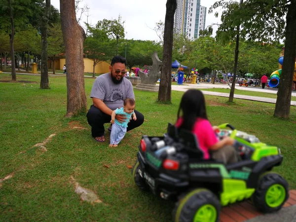 Selangor Malásia Março 2019 Criança Brincando Carro Brinquedo Taman Tasik — Fotografia de Stock