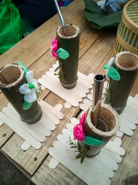 Tubos Bambu Palhas Metal Para Suco Frutas Frescas Conceito Reciclagem — Fotografia de Stock