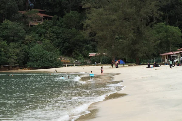 Лумут Перак Малайзия Сентября 2019 Года Люди Плавающие Пляже Телук — стоковое фото