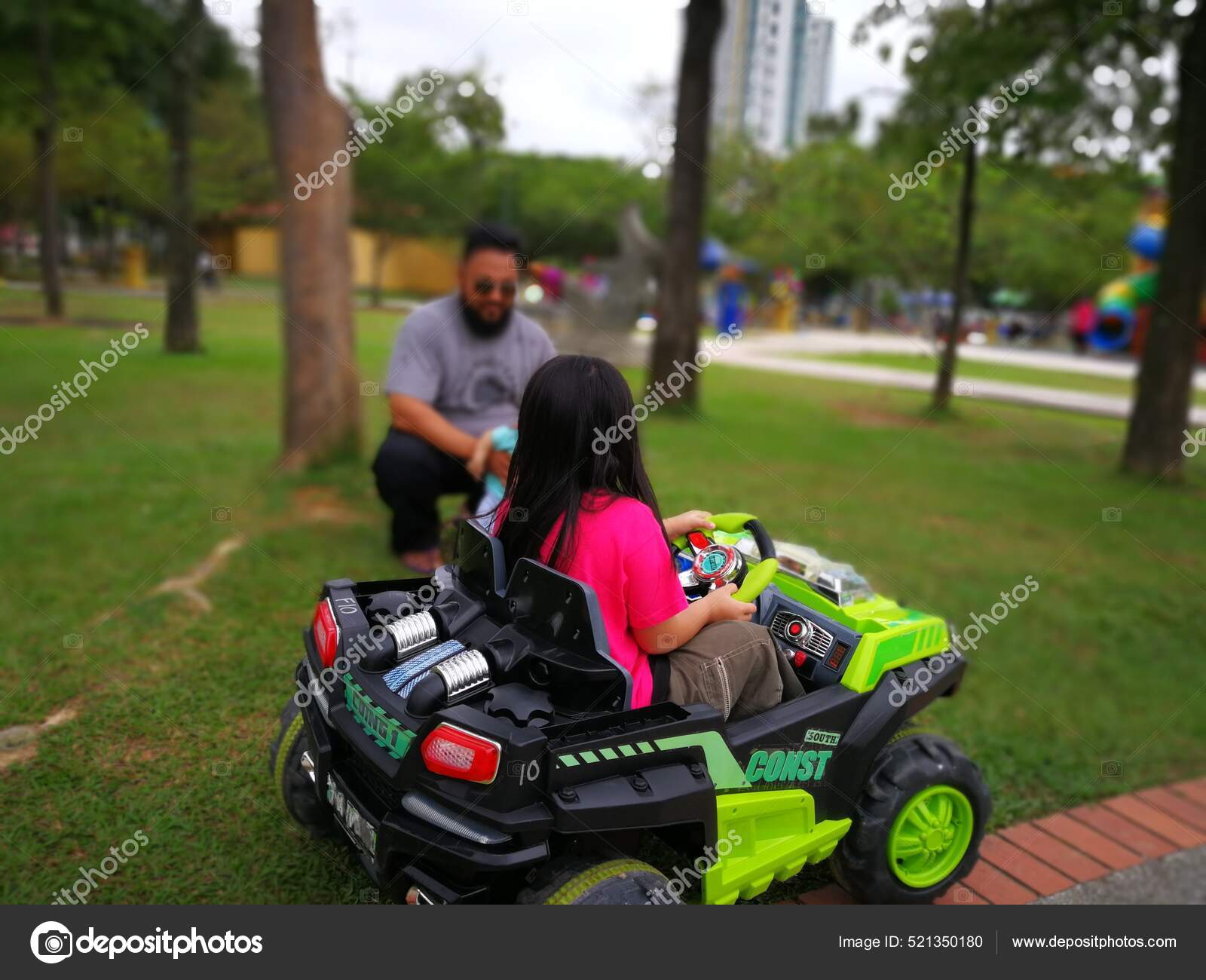 Kids driving toy 2025
