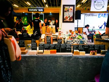 Selangor, Malezya - 24 Mart 2018: Organikler ve sıfır atık ürünleri Okul 'daki Sampah Menyampah Etkinliği' nde satılıyor, Petaling Jaya.