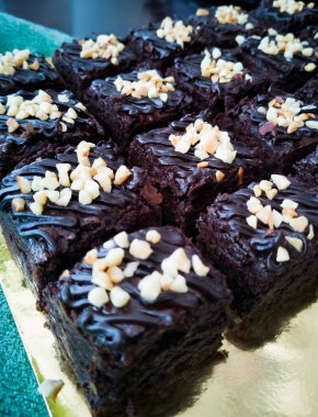 Çikolatalı Kek Brownie Squares 'in yakın görüntüsü Çikolatalı Nutella ve Cevizli