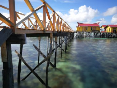 Tayland şehrinde ahşap köprü