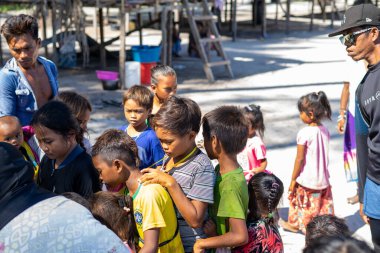 Sibuan, Malezya - 26 Kasım 2019: Bajau Laut halkı Sibuan adasındaki köylerinde, ASemporna. Adadaki köylerde yaşıyorlar..