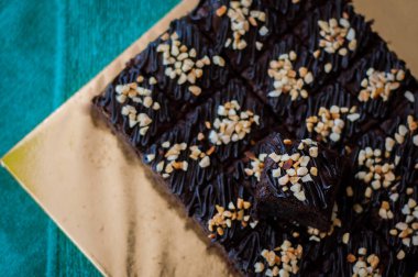 Çikolatalı Kek Brownie Squares 'in yakın görüntüsü Çikolatalı Nutella ve Cevizli