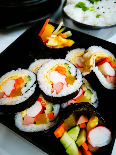 Sushi Som Bord Bakgrund Närbild — Stockfoto