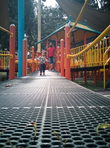 Азіатський Малюк Грає Playground Бігу Сміх Парку — стокове фото